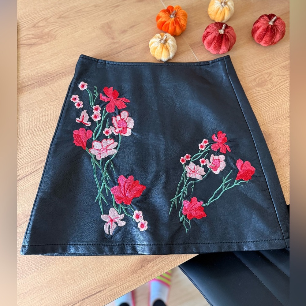 Chic Black Floral Embroidered Mini Faux Leather Skirt